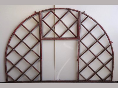 Halvcirkel-formet, buet vindue