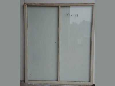 Vinduesramme m. 2 store ruder