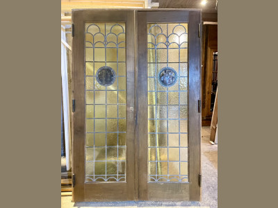 Sjælden dobbeltdør m. blyindfattede ruder og motiver