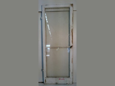 Glas-skabsdør med paskvillukning