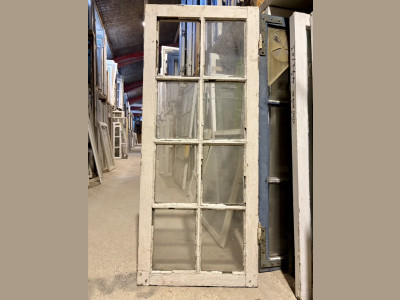 Smal 8-ruders vinduesramme m. gammelt glas