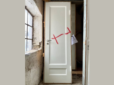 Smal funkisdør m. karm og bundstykke