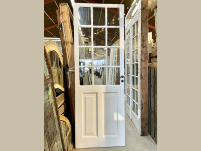 Smal , udvendig enkeltdør m. gammelt glas