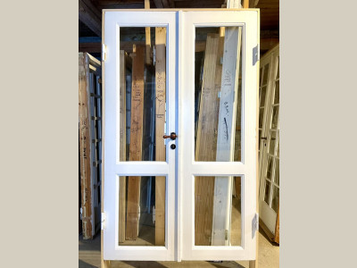 Smuk dobbeltdør m. store glaspartier og karm