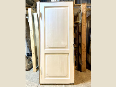 Smuk, venstrehængt fyldningsdør m. karm