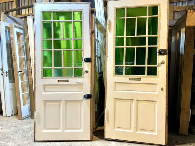 Smuk, venstrehængt opgangsdør m. karm