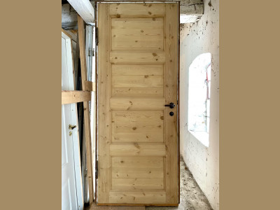 Smukt afsyret fyldningsdør m. karm