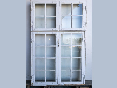 Smukt, originalt palævindue m. karm