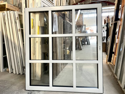 Stor 9-ruders vinduesramme m. termoglas