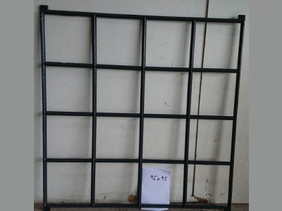 Renoveret kvadratisk staldvindue