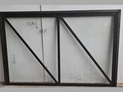 Vindue i stål m. bred ramme