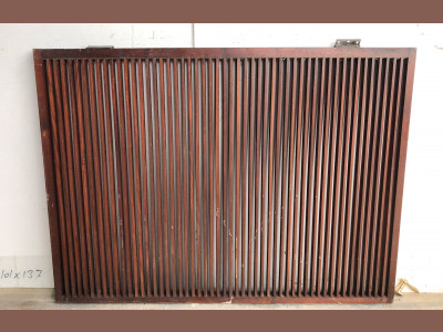 Stor radiatorskjuler i mahogni