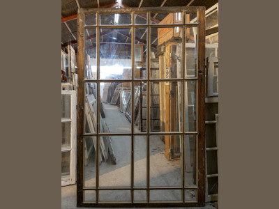 Stor renoveret vinduesramme m. 25 ruder