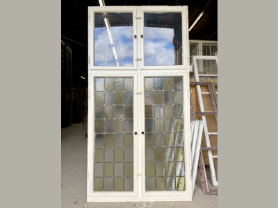Stort, originalt forsatsvindue m. blyindfattet glas