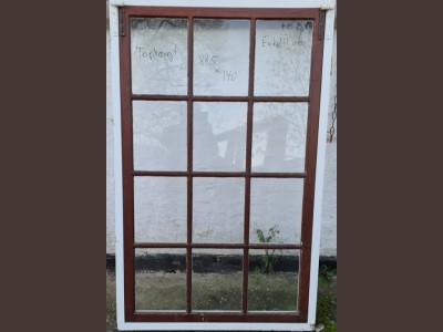 Smukt, tophængt teaktræs-vindue