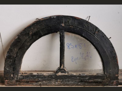 Halvcirkel-formet vindue - fin stand