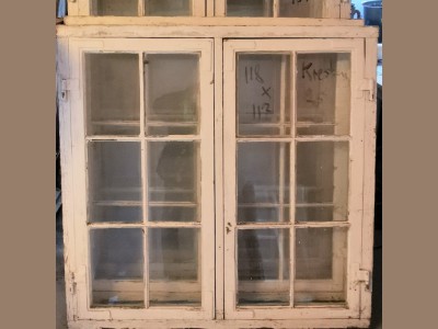 Fine bondehusvinduer m. karm