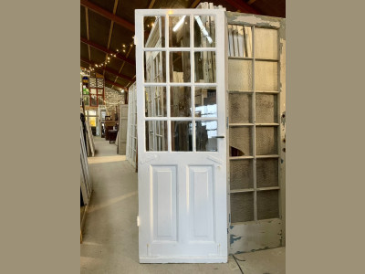 Udvendig enkeltdør m. smukt, gammelt glas