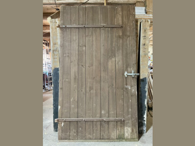 Usædvanligt stor revledør (u. karm)