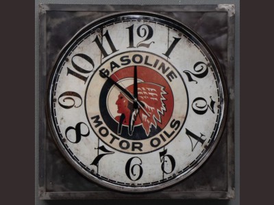 Vægur m. patineret kasse af stål