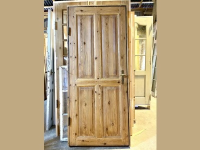 Venstrehængt, lav Dannebrogsdør m. karm