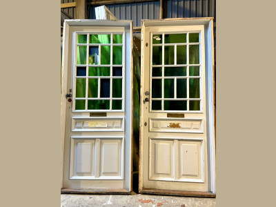 Venstrehængt opgangsdør m. glas og karm