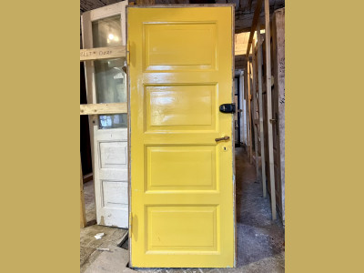 Venstrehængt, original opgangsdør m. karm