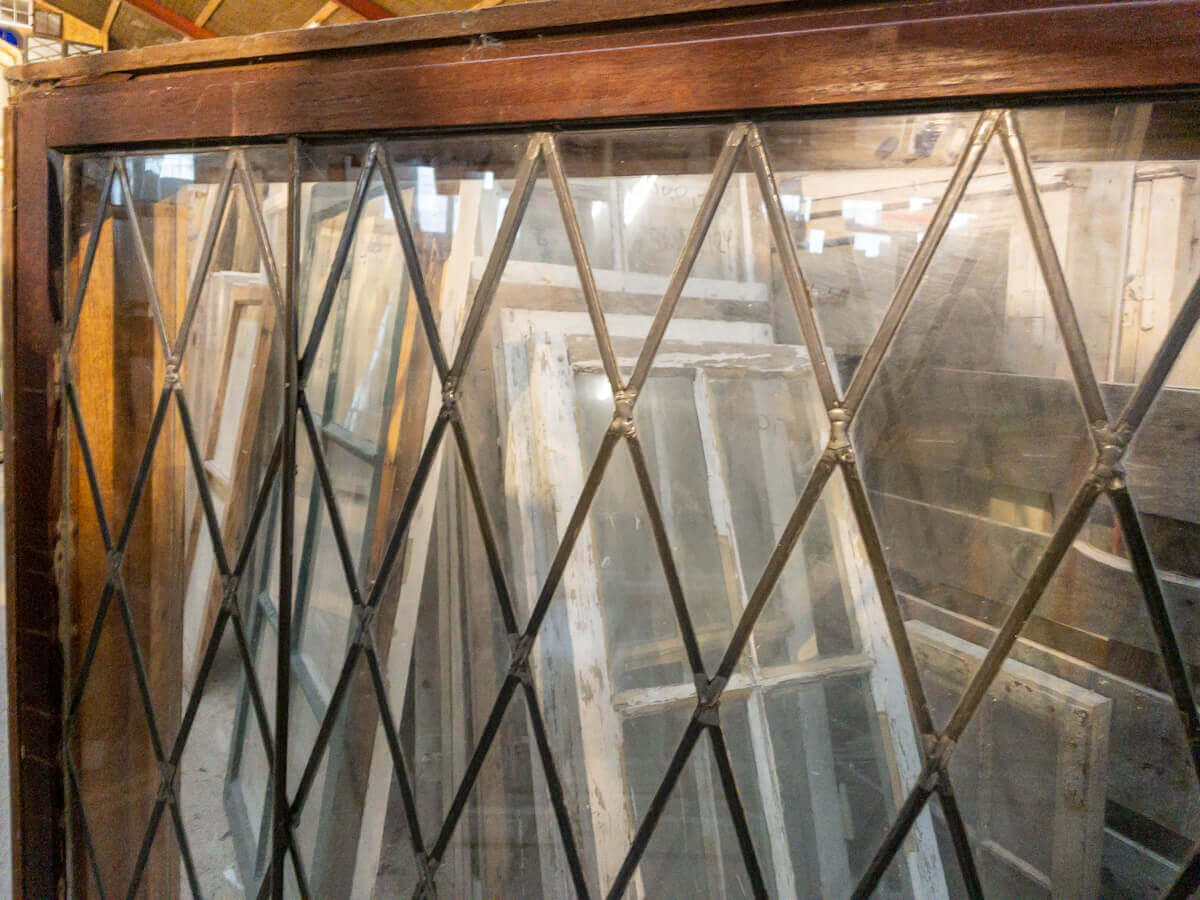 Yderst sjældent blyindfattet vindue i mahogni